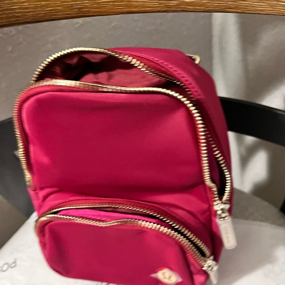 LULULEMON NWT AUTHENTIC EVERYWHERE BERRY RUMLE COLOUR SLING SMALL BAG - Picture 4 of 17